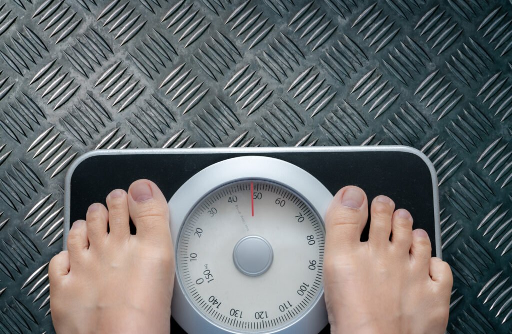 pèse personne vue de la personne qui se pèse