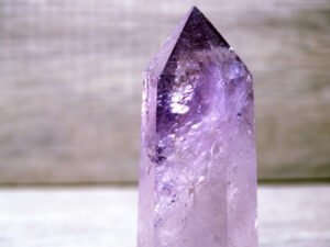 améthyste taillé réputée pour apaiser le stress